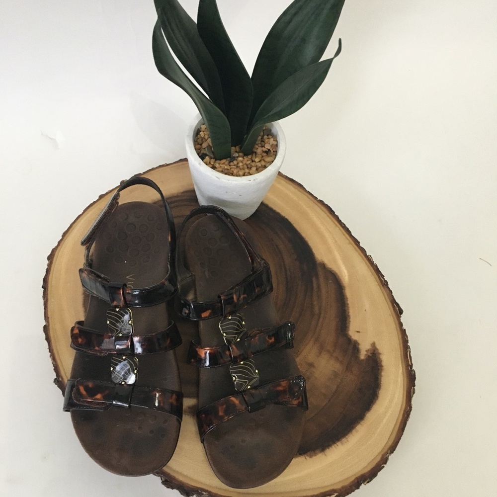 Vionic Amber Adjustable Sandals Size 7 - image 1